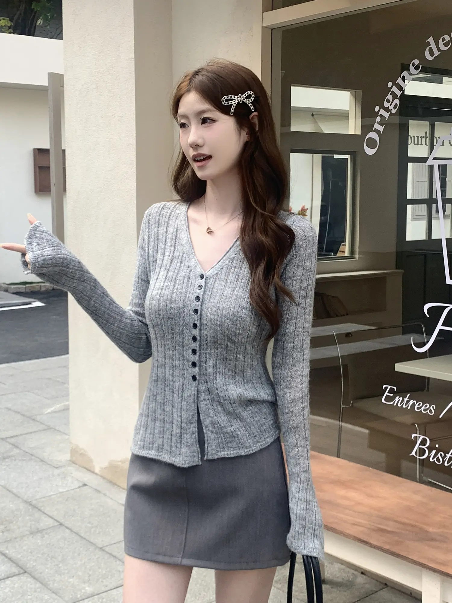 무압감 피부친화 슬림 V넥 니트 상세 이미지 12