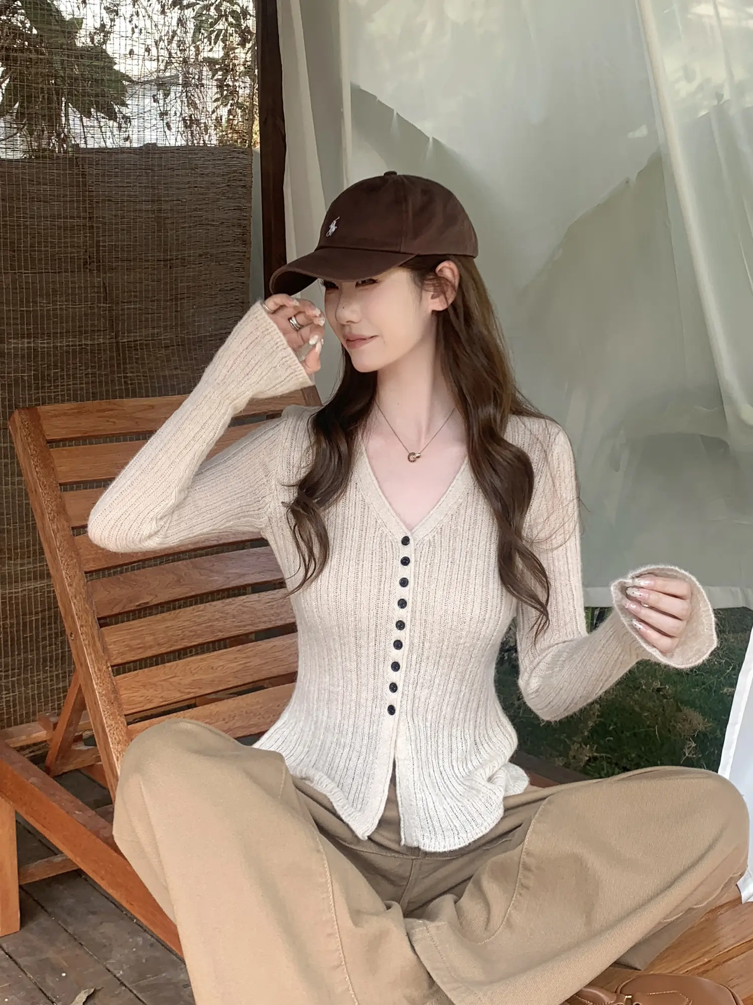 무압감 피부친화 슬림 V넥 니트 상세 이미지 15