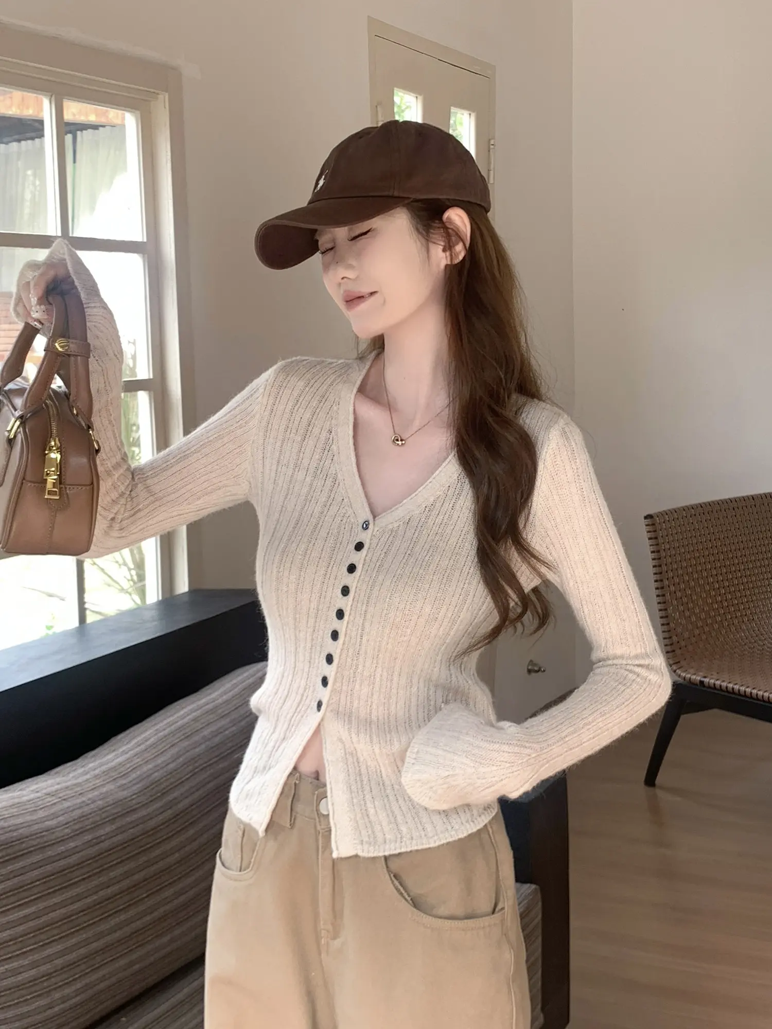 무압감 피부친화 슬림 V넥 니트 상세 이미지 22