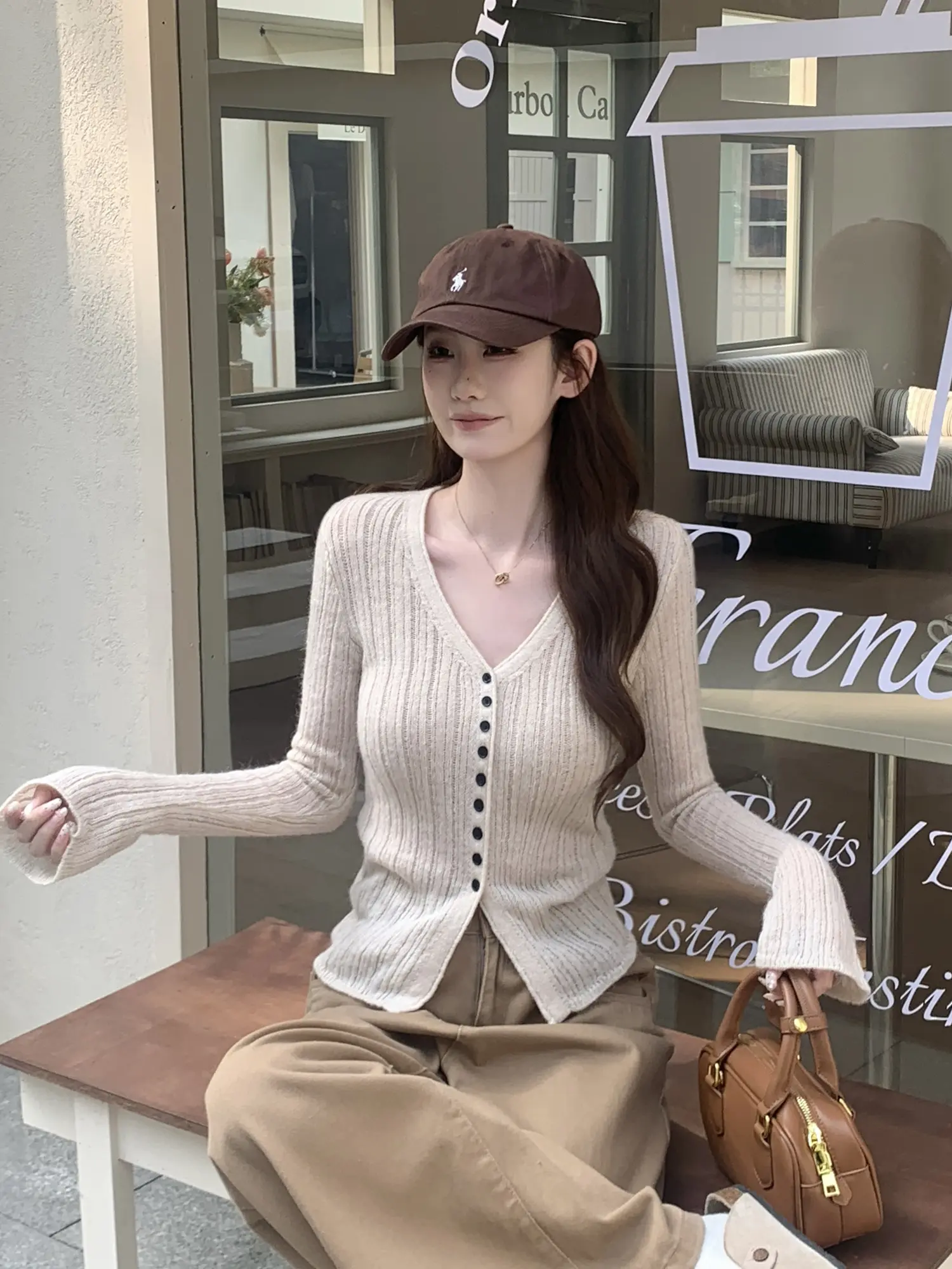 무압감 피부친화 슬림 V넥 니트 상세 이미지 23