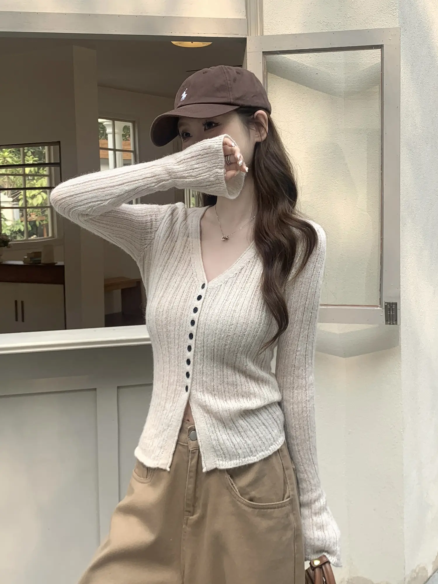 무압감 피부친화 슬림 V넥 니트 상세 이미지 24