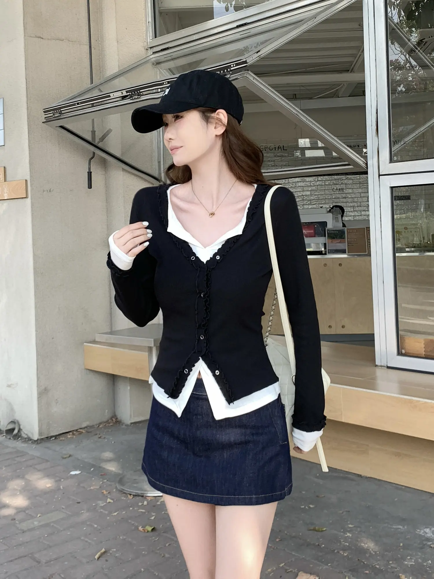 블랙 컬러 블록 레이스 V넥 가디건 상세 이미지 3