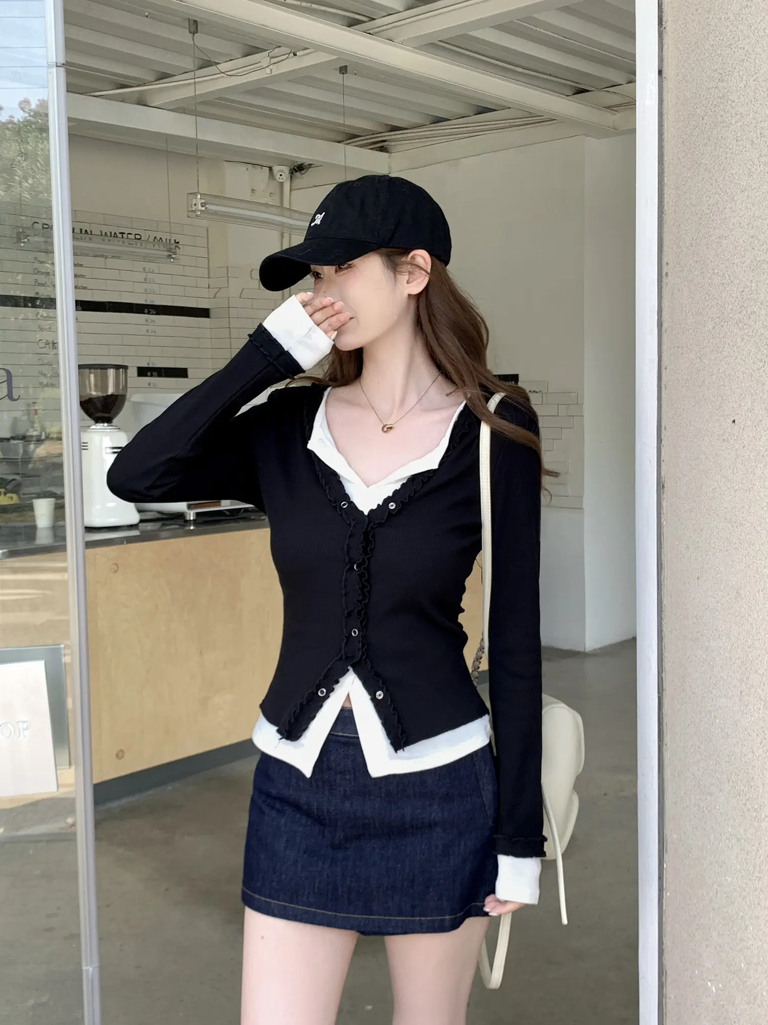 블랙 컬러 블록 레이스 V넥 가디건 상세 이미지 4