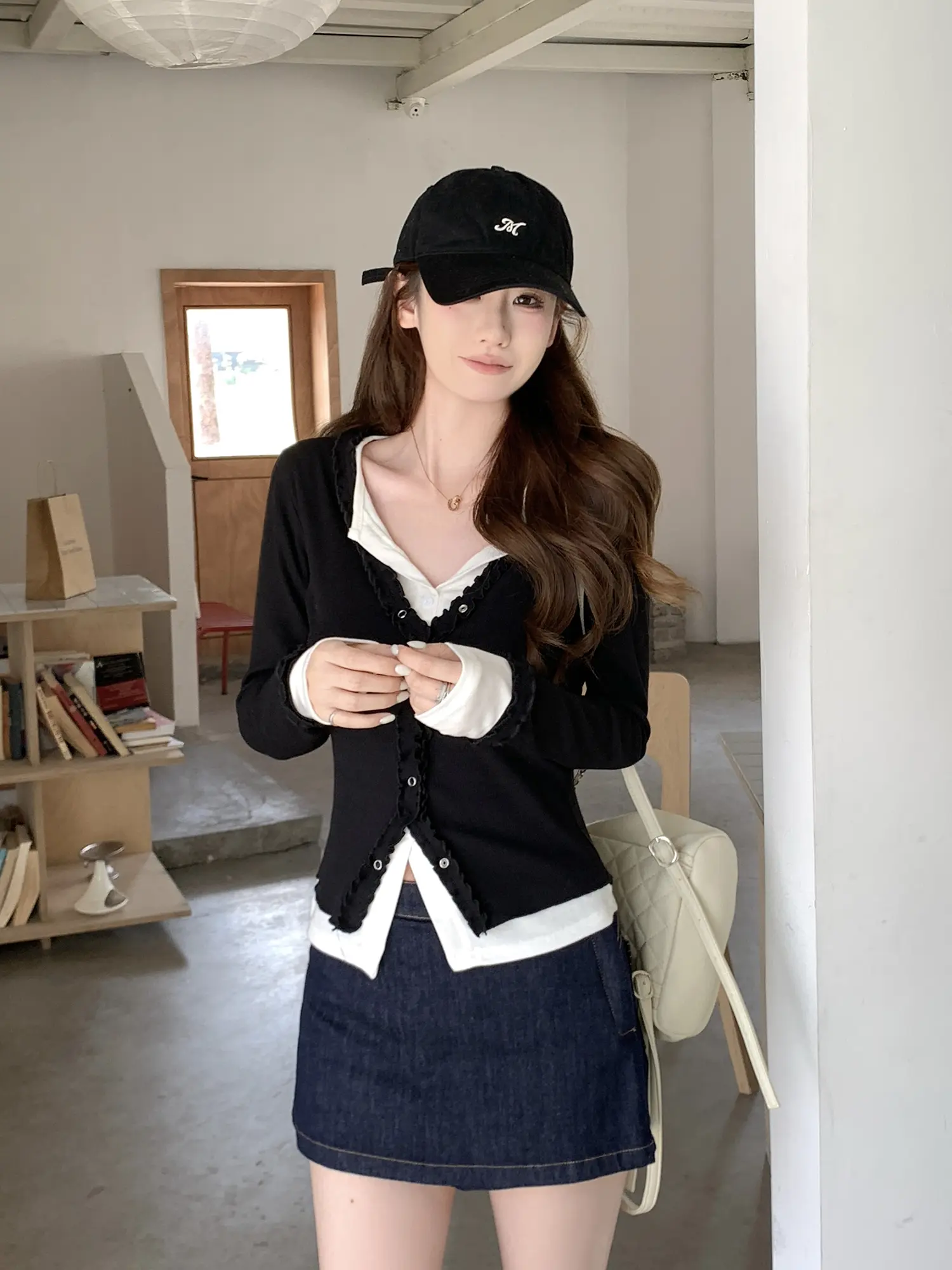 블랙 컬러 블록 레이스 V넥 가디건 상세 이미지 9