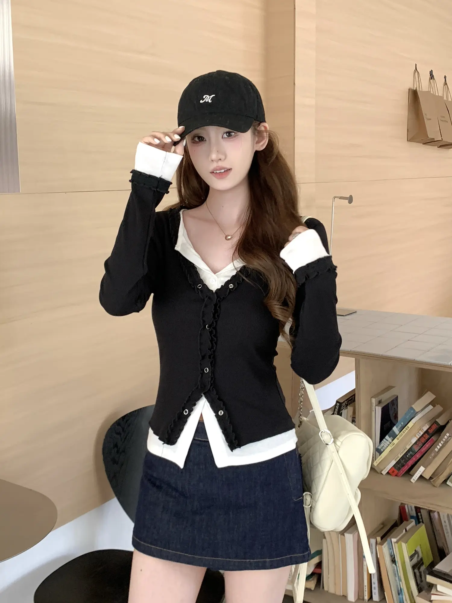 블랙 컬러 블록 레이스 V넥 가디건 상세 이미지 10