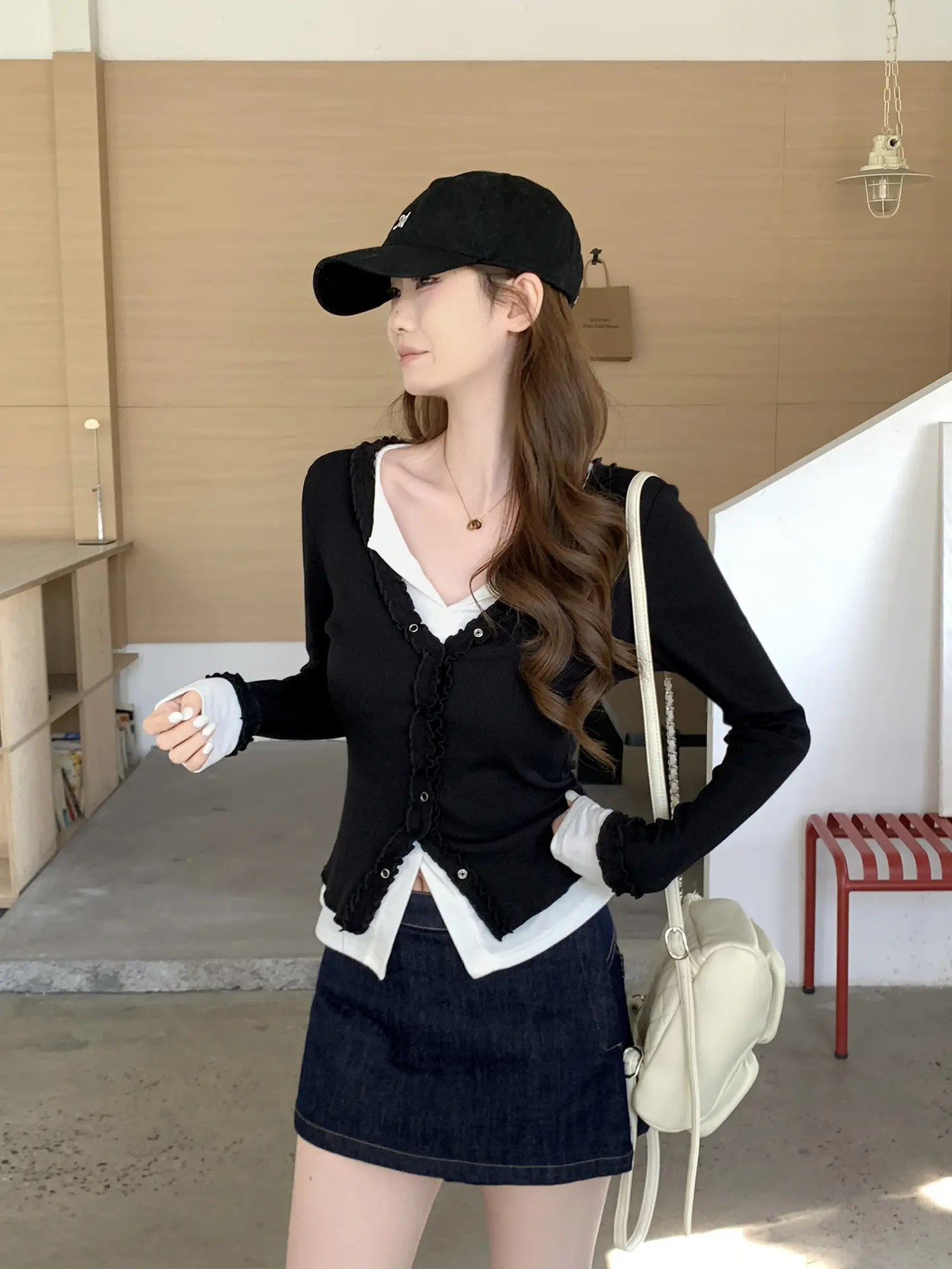 블랙 컬러 블록 레이스 V넥 가디건 상세 이미지 11