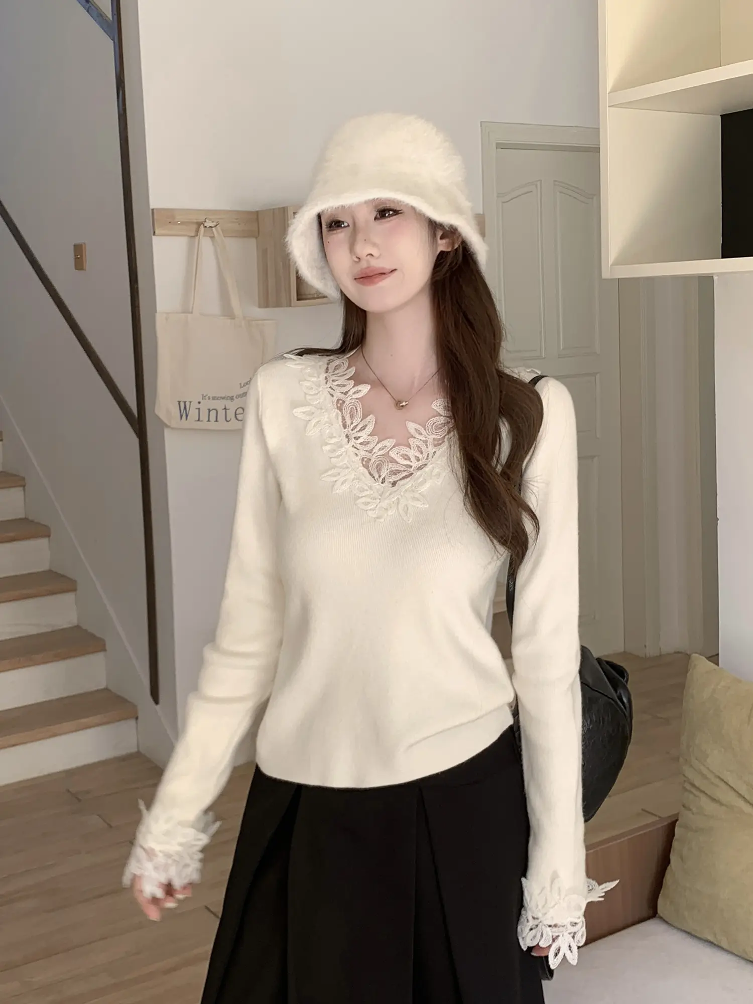 프렌치 크로셰 V넥 니트 상세 이미지 5