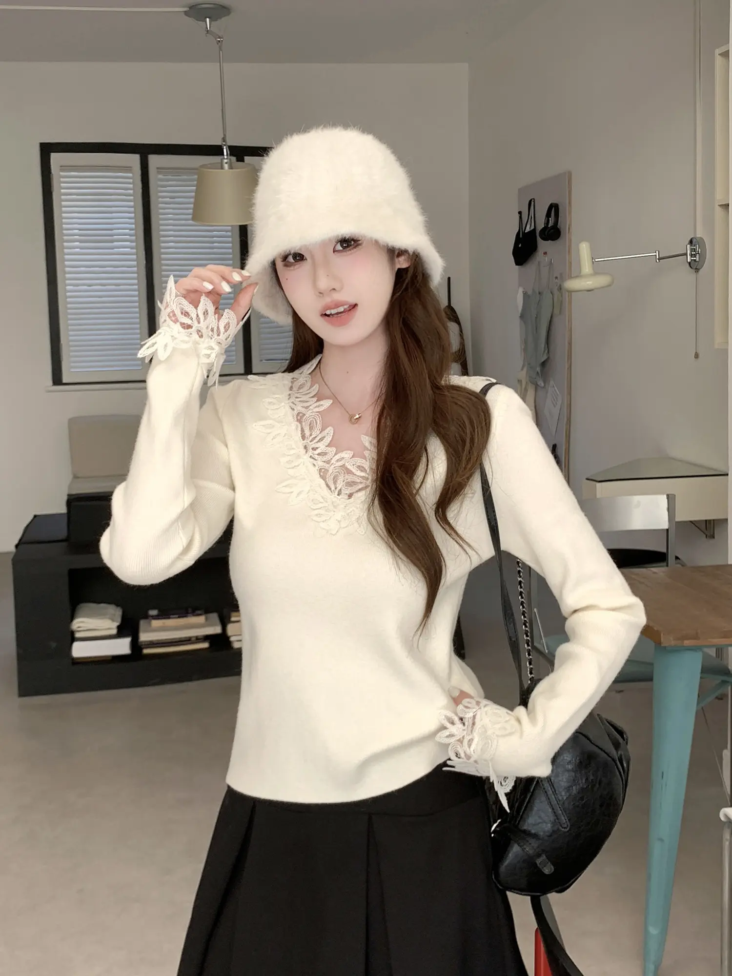 프렌치 크로셰 V넥 니트 상세 이미지 6