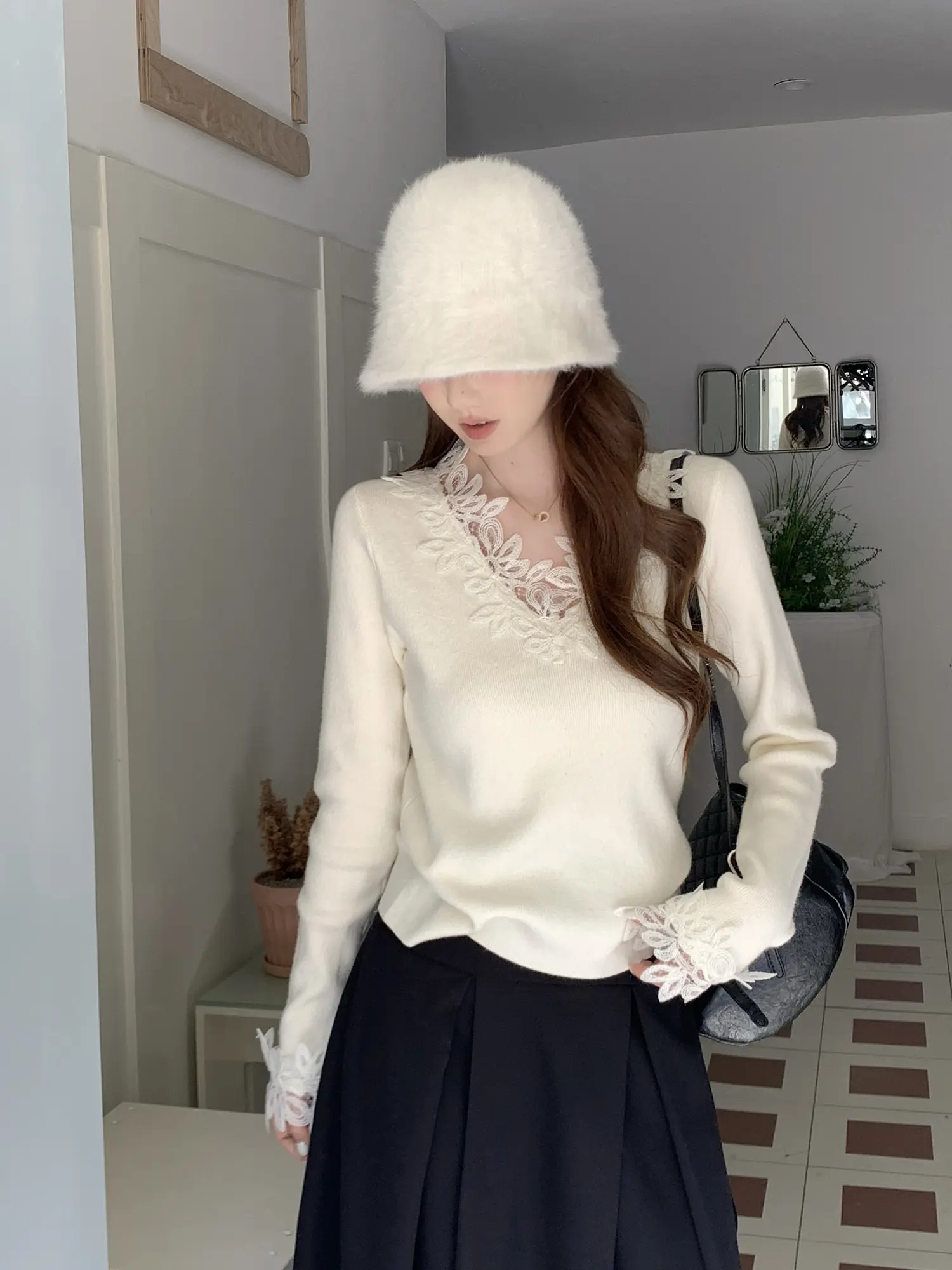 프렌치 크로셰 V넥 니트 상세 이미지 8