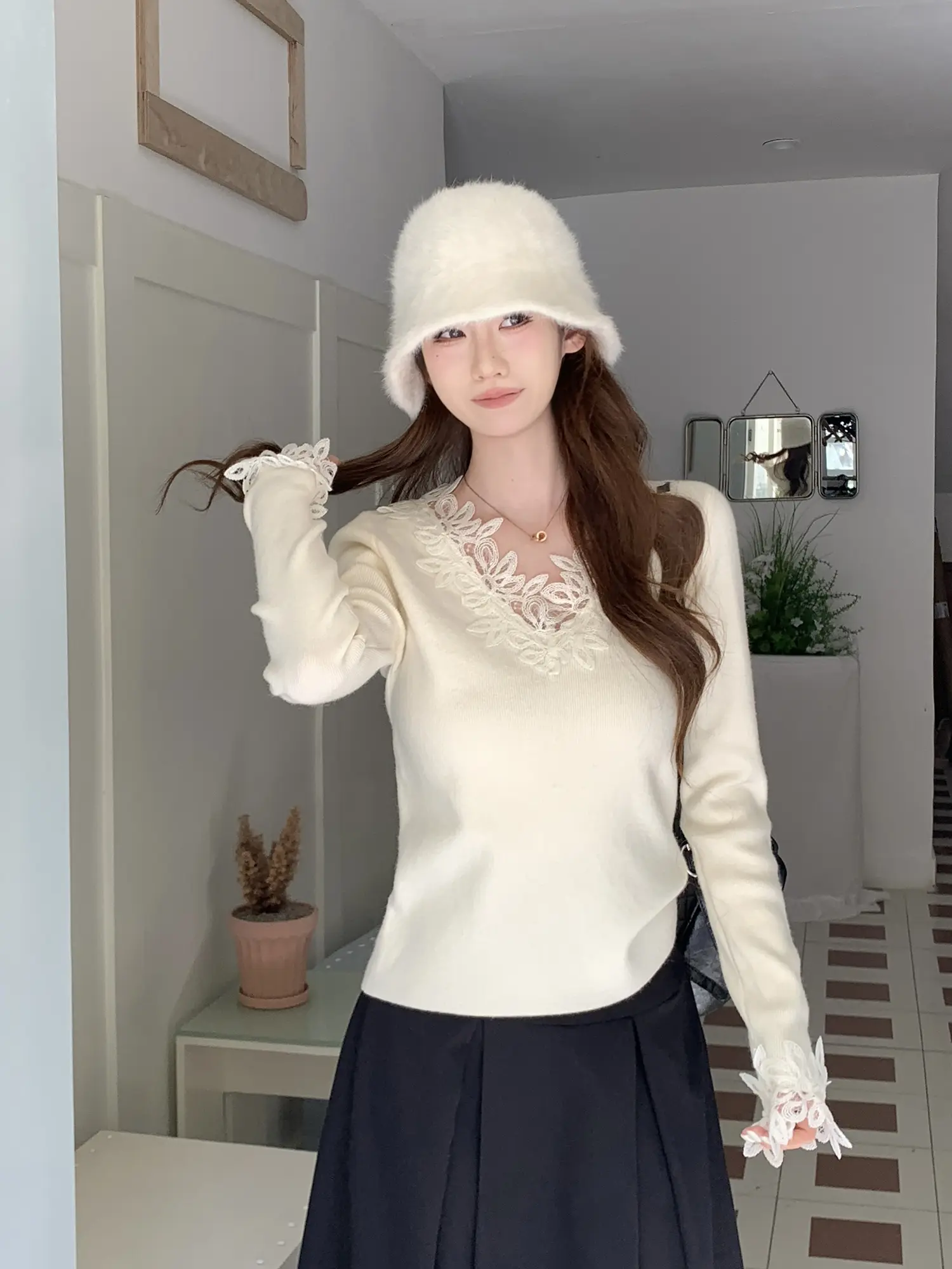 프렌치 크로셰 V넥 니트 상세 이미지 9