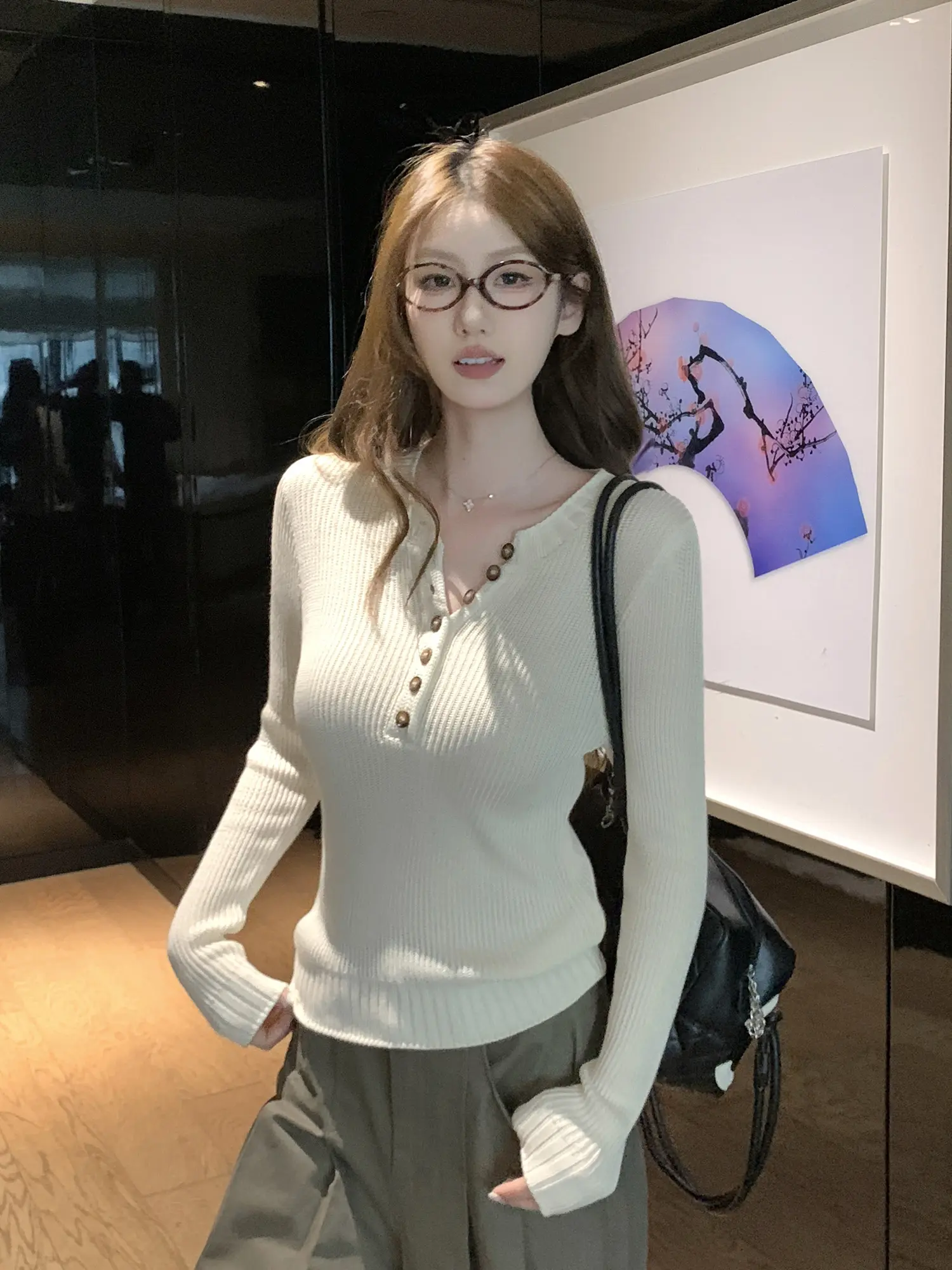 화이트 반오픈 칼라 긴소매 니트 상세 이미지 2