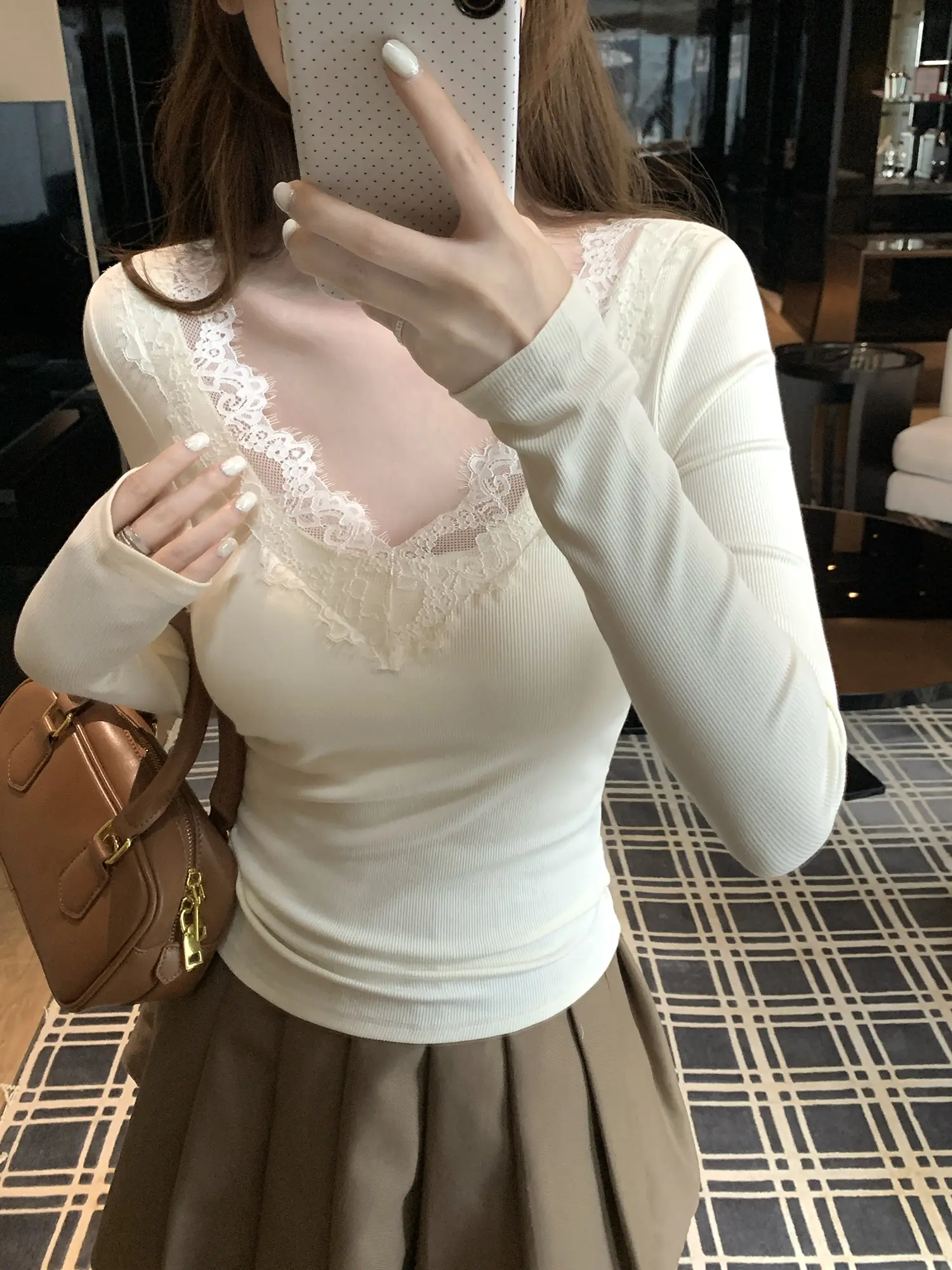 레이스 배색 긴소매 티셔츠