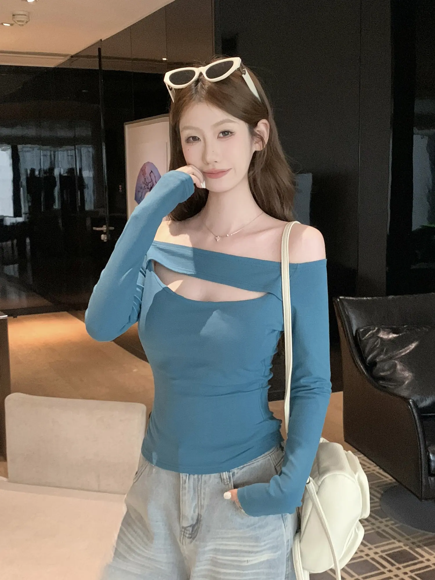 디자인 오프숄더 긴소매 티셔츠 상세 이미지 12