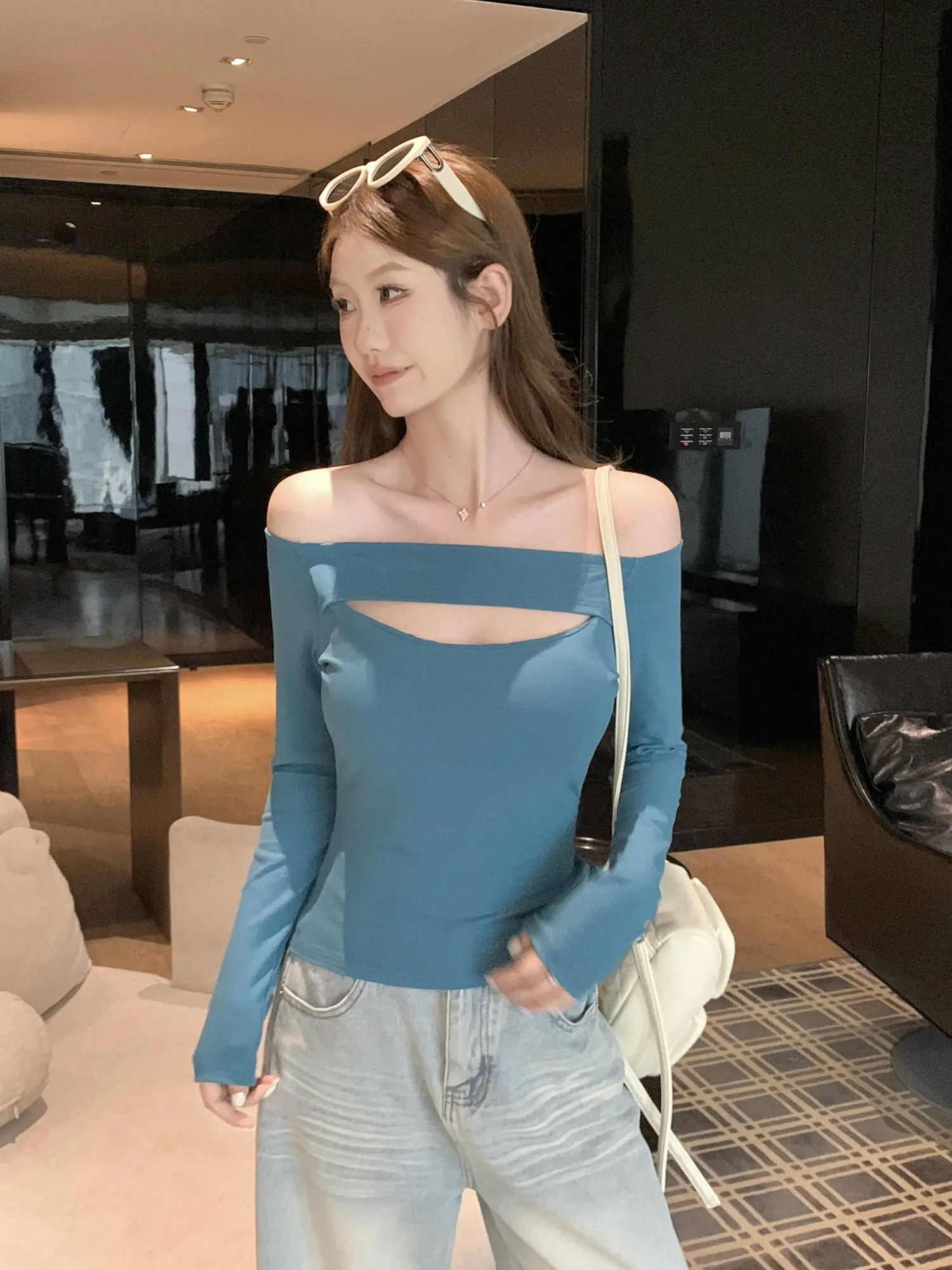 디자인 오프숄더 긴소매 티셔츠 상세 이미지 13