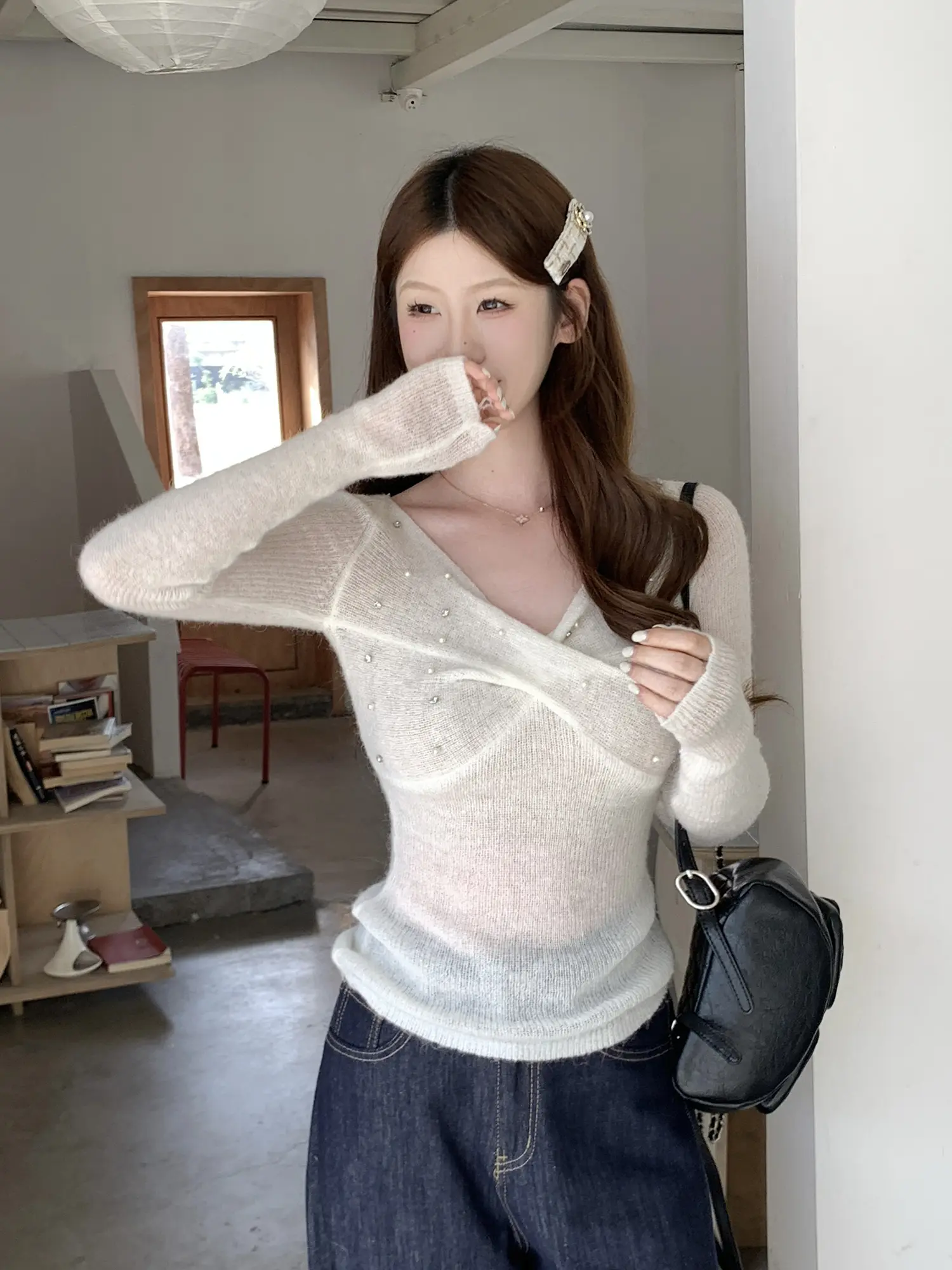 스팽글 V넥 비즈 장식 니트 상세 이미지 8