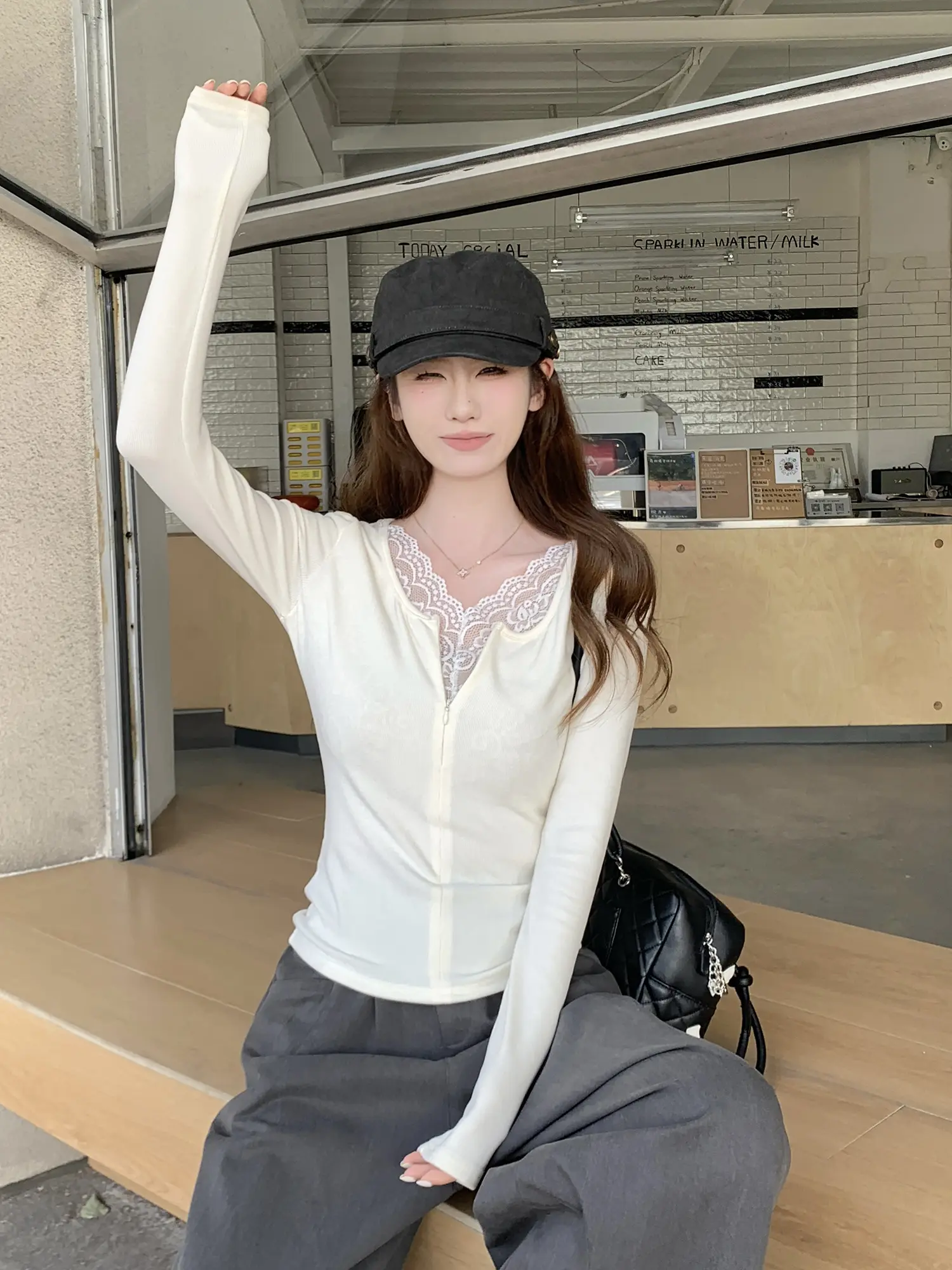 레이스 V넥 니트 티셔츠 상세 이미지 2