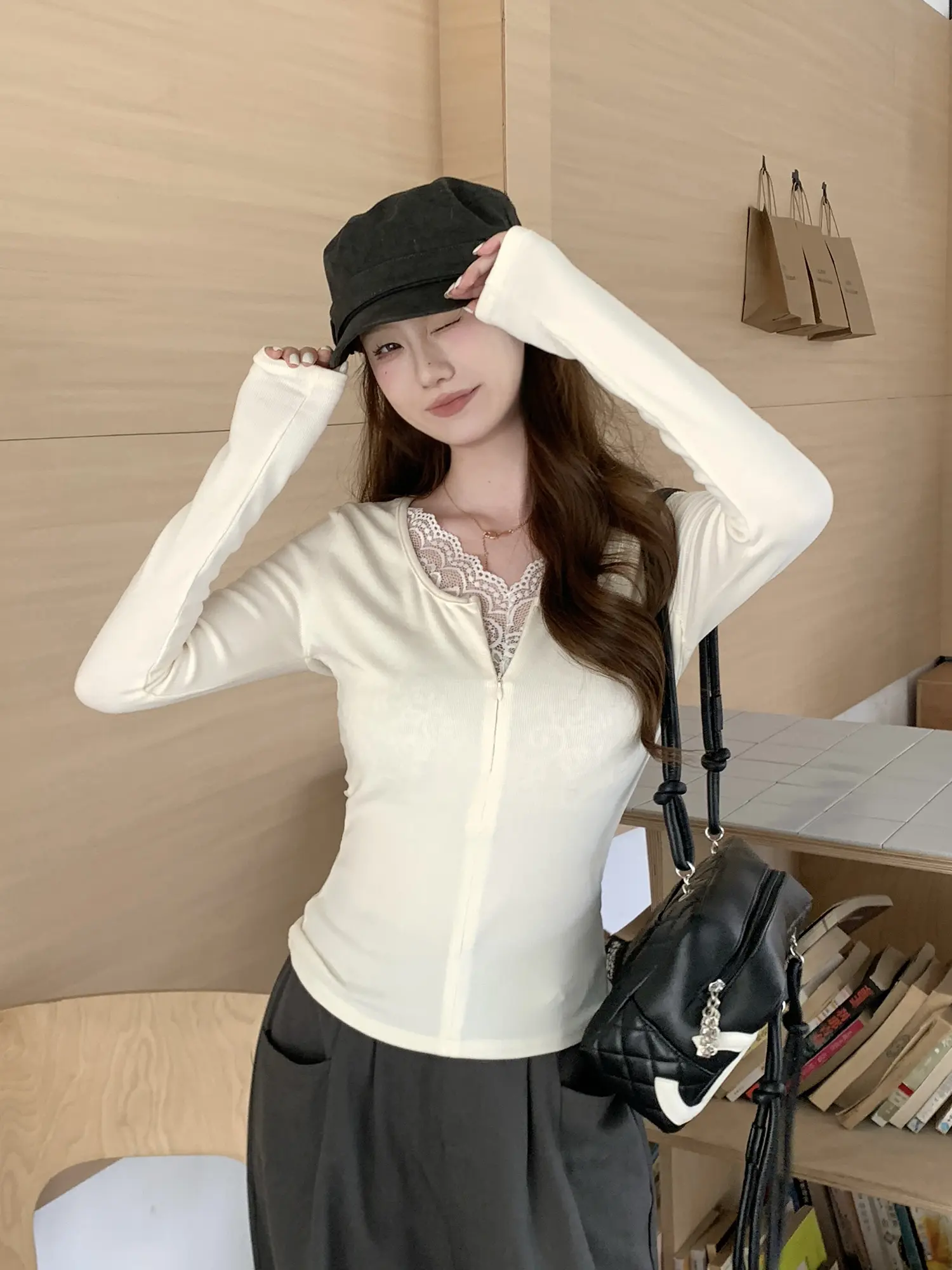 레이스 V넥 니트 티셔츠 상세 이미지 8