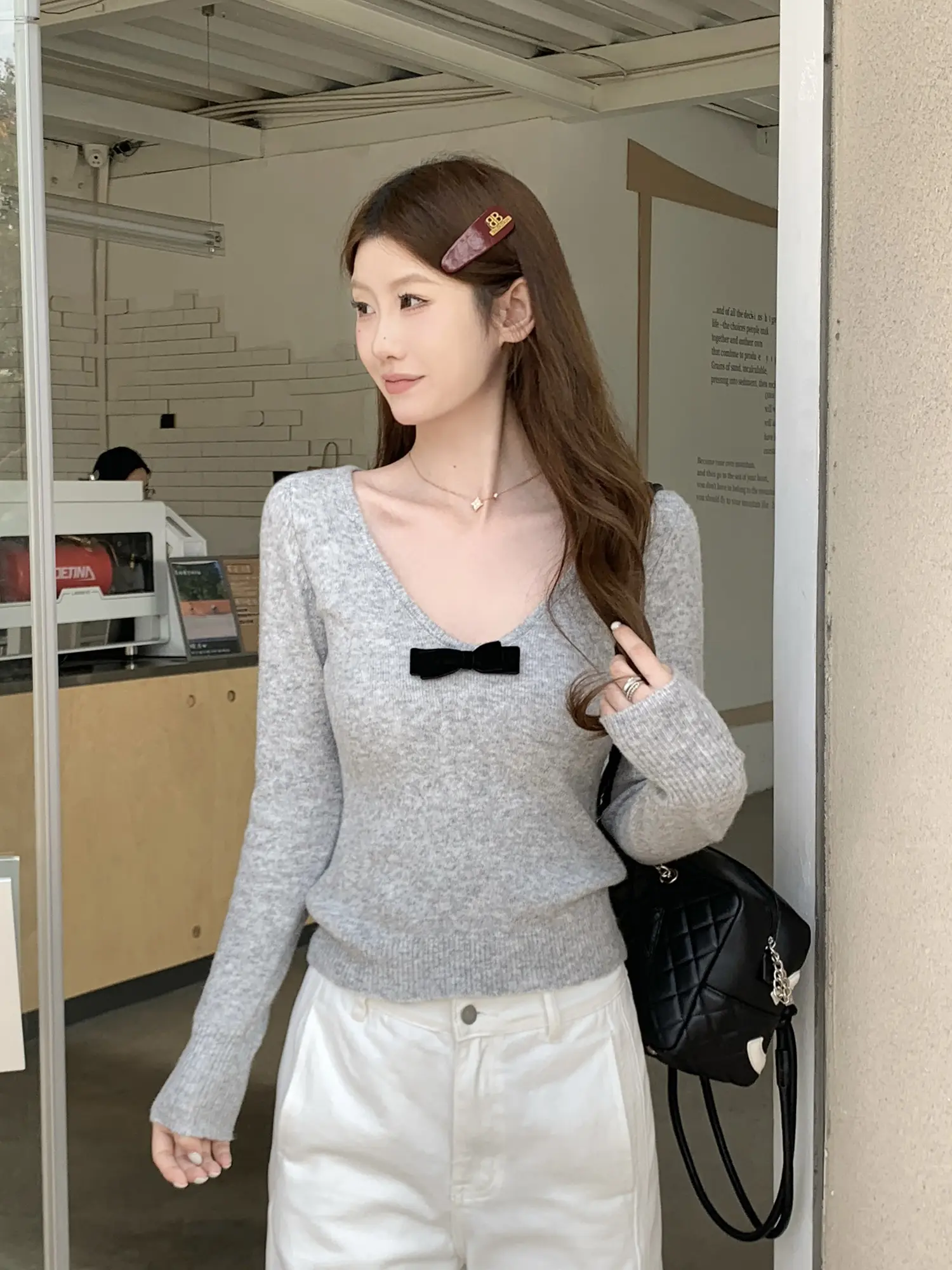 나비 리본 V넥 니트 상세 이미지 5