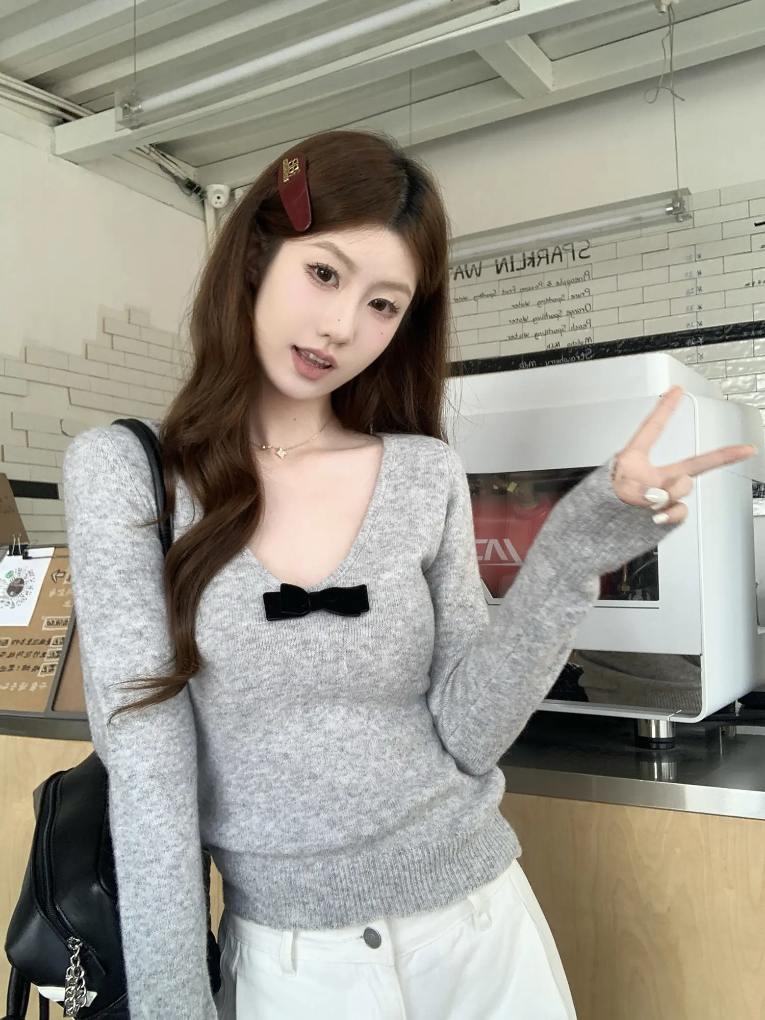 나비 리본 V넥 니트 상세 이미지 7