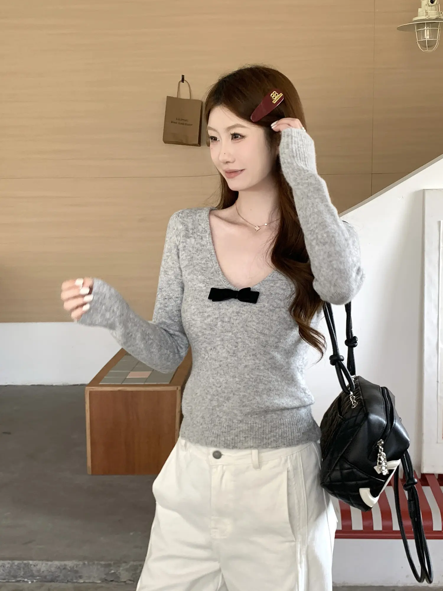 나비 리본 V넥 니트 상세 이미지 10