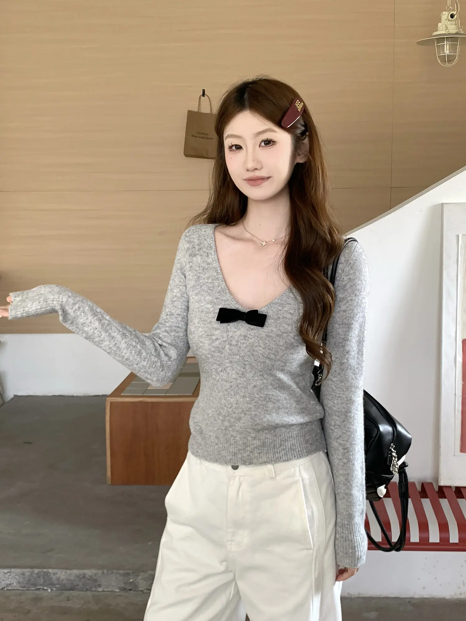 나비 리본 V넥 니트 상세 이미지 11