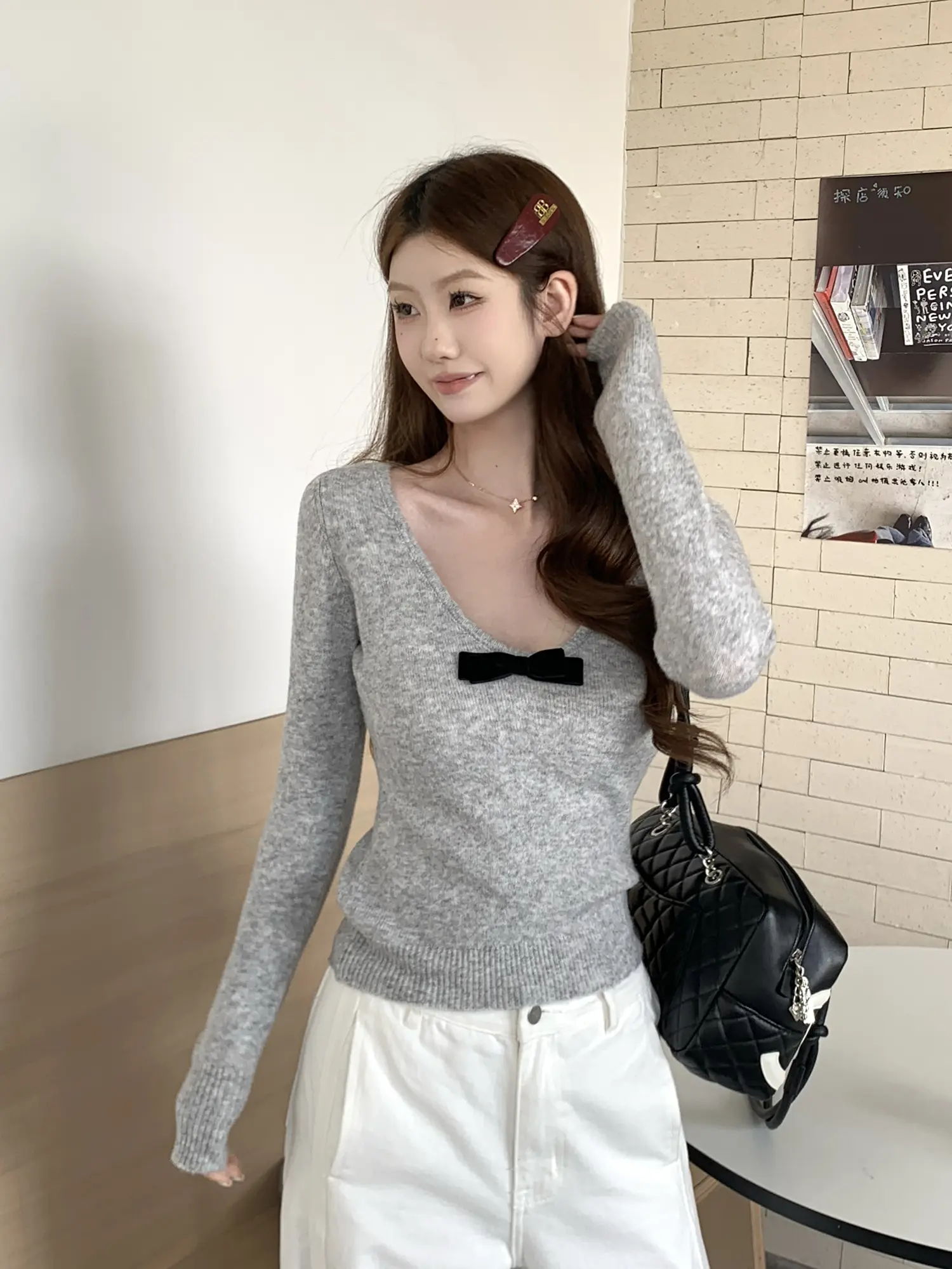 나비 리본 V넥 니트 상세 이미지 12