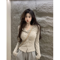 批发翻领长袖纯欲针织衫毛衣女秋季小众设计感褶皱修身短款不规则<b class='q'>上衣</b>