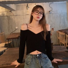 批发韩版ins小心机露肩套头针织衫上衣女<b class='q'>夏</b>季短款显瘦长袖吊带毛衣潮