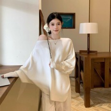 批发韩系蝙蝠袖<b class='q'>长袖</b>针织衫女秋冬设计感不规则软糯毛衣宽松斜肩上衣