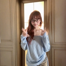 批发蓝色薄款冰丝长袖针织衫女秋季外搭防晒空调罩衫独特别致露肩上衣