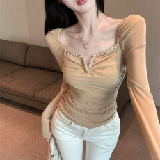 批发纯欲风重工镶钻V领长袖<b class='q'>T</b><b class='q'>恤</b>女秋冬新款褶皱修身气质弹力打底上衣潮