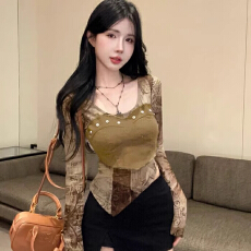 批发纯欲辣妹小众设计感拼接网纱<b class='q'>T</b><b class='q'>恤</b>女秋季新款不规则下摆修身U领上衣