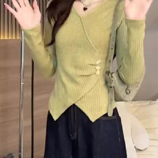 批发原版做工不规则v领正肩长袖<b class='q'>t</b><b class='q'>恤</b>女秋季高级感别致漂亮打底上衣