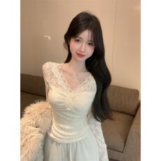 批发温柔风气质蕾丝花边V领打底衫女秋纯欲性感镂空蕾丝提花内搭<b class='q'>上衣</b>