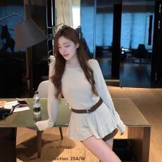 批发慵懒百褶<b class='q'>裙摆</b>针织衫女早秋穿搭长袖打底衫法式内搭<b class='q'>上衣</b>