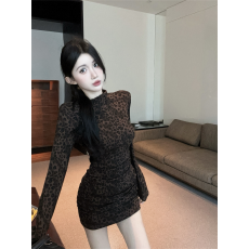 批发港风复古高领别致修身<b class='q'>短裙</b>女秋季性感包臀豹纹打底褶皱A字连衣裙