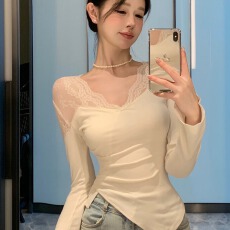 批发纯欲性感甜美辣妹V领蕾丝长袖<b class='q'>T</b><b class='q'>恤</b>女打底衫<b class='q'>紧身</b>短款V领不规则上衣