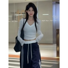 批发<b class='q'>白色</b>V领长袖<b class='q'>T</b><b class='q'>恤</b>女秋季2025新款纯欲辣妹修身显瘦短款打底衫上衣