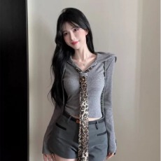 批发V领豹纹领带拼接<b class='q'>短款</b>长袖<b class='q'>t</b><b class='q'>恤</b>打底衫女秋辣妹连帽上衣