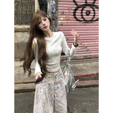 批发德绒<b class='q'>白色</b>蝴蝶结刺绣长袖<b class='q'>T</b><b class='q'>恤</b>女秋新款辣妹短款正肩打底内搭上衣