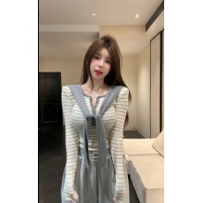 批发HuiHui辣妹风短款显瘦V领长袖<b class='q'>条纹</b>上衣有垫肩L0215