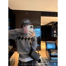 菱格拼色圆领套头毛衣女秋冬季新款休闲风设计感修身显瘦针织上衣