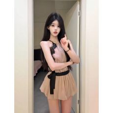 批发温柔风独特超好看挂脖收腰显瘦连衣裙小个子穿搭花苞短裙