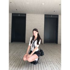 批发针织衫女夏季穿搭2026新款<b class='q'>韩</b>系设计感短款上衣修身v领假两件毛衣