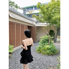 批发已出货赫本风链条挂脖吊带连衣裙女装2025夏季新款黑裙<b class='q'>短裙</b>露肩