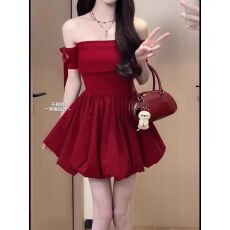 批发已出货 法式一字肩露肩红色<b class='q'>连衣裙</b>女夏季2026新款<b class='q'>蓬蓬</b>花苞长裙