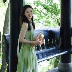 批发法式独特绝美绿色气质<b class='q'>吊带</b>连衣裙子女2026新款夏日漂亮高级感长裙