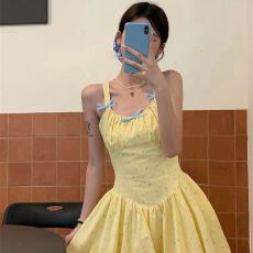 批发有内里<b class='q'>甜美</b>香芒波点背心吊带泡芙小众设计高级<b class='q'>甜美</b>连衣裙