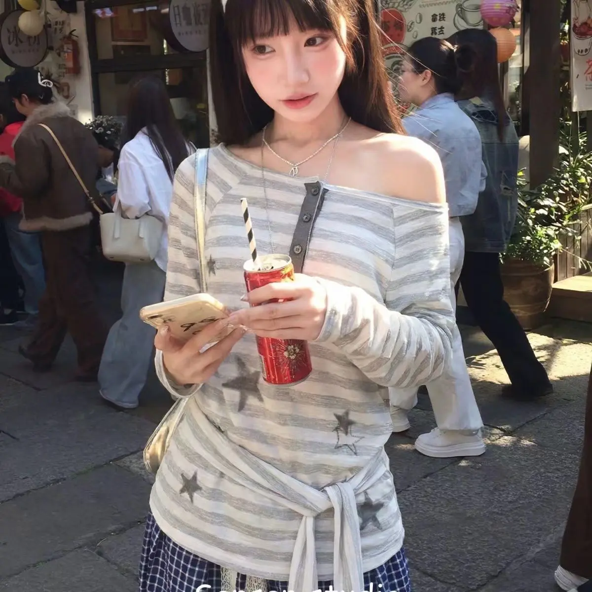 스타 프린팅 루즈핏 원숄더 긴소매 티셔츠