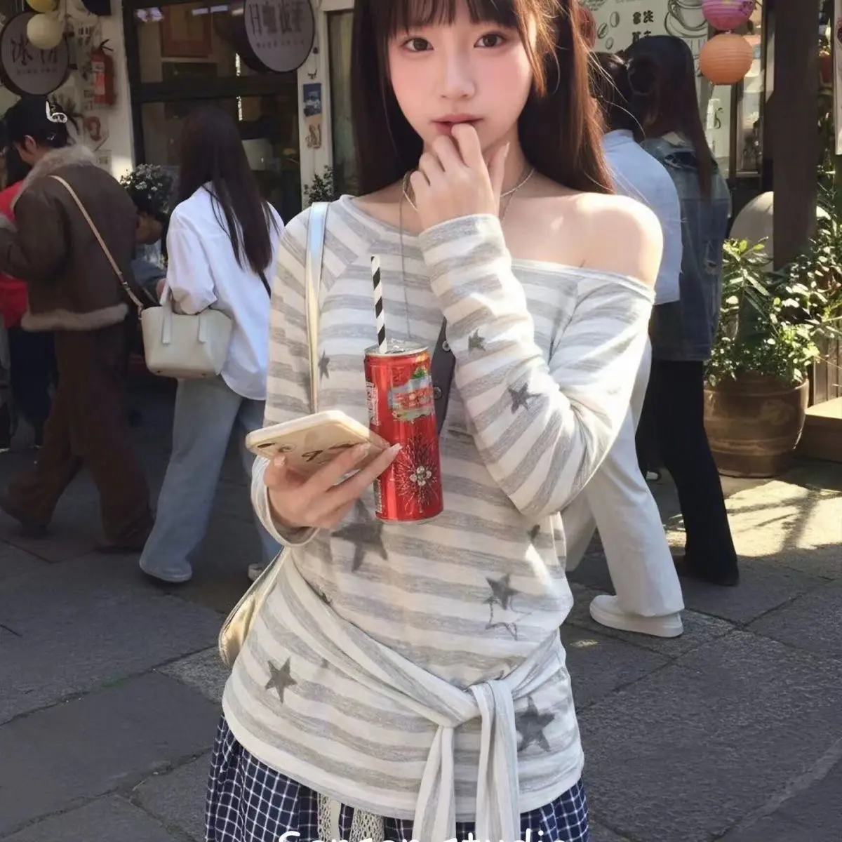 스타 프린팅 루즈핏 원숄더 긴소매 티셔츠 상세 이미지 5